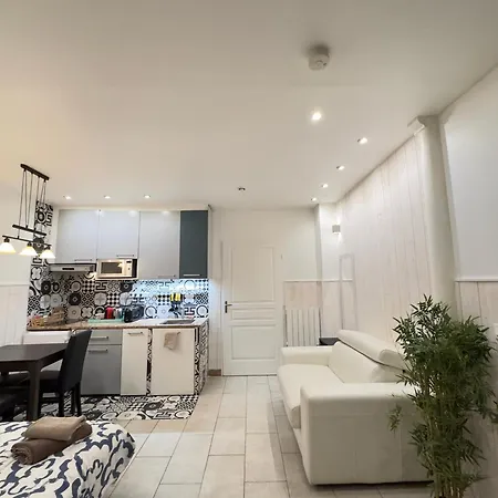 15 Ground Floor * Paris