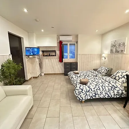 15 Ground Floor Apartment Paris
