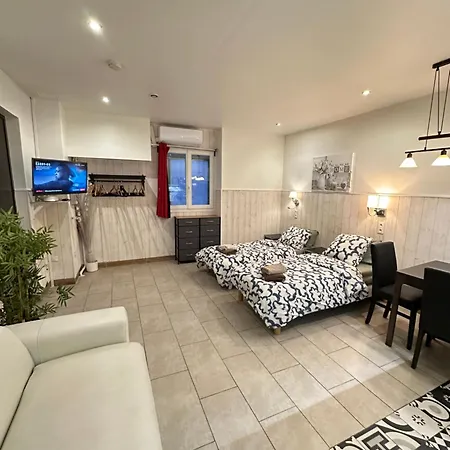 15 Ground Floor * Paris