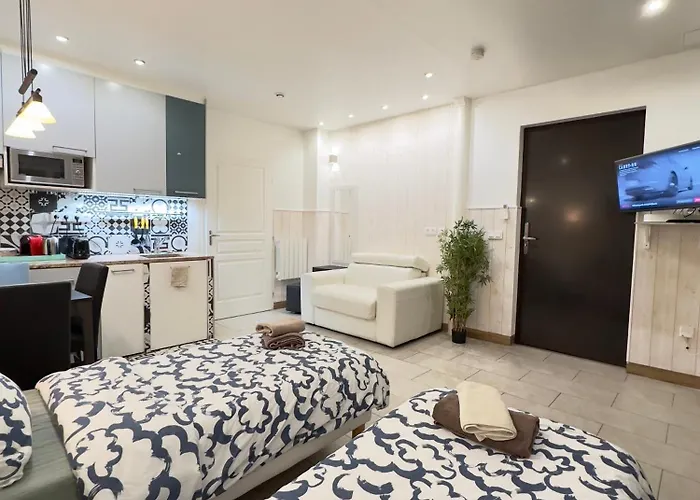 15 Ground Floor Apartment Paris